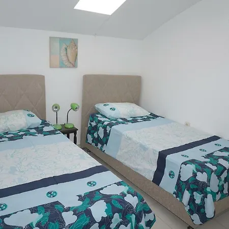 Elegant 4 Bedroom Duplex Apartamento